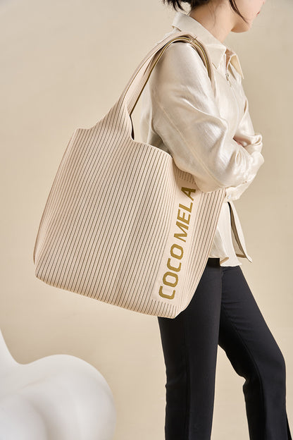 The Lightweight Tote Beige