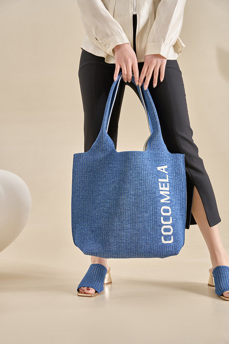 The Lightweight Tote Blue