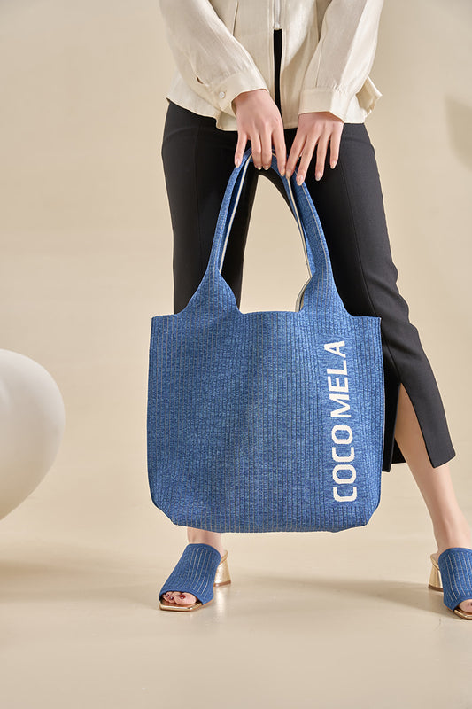 The Lightweight Tote Blue