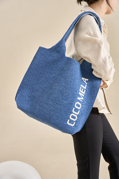 The Lightweight Tote Blue