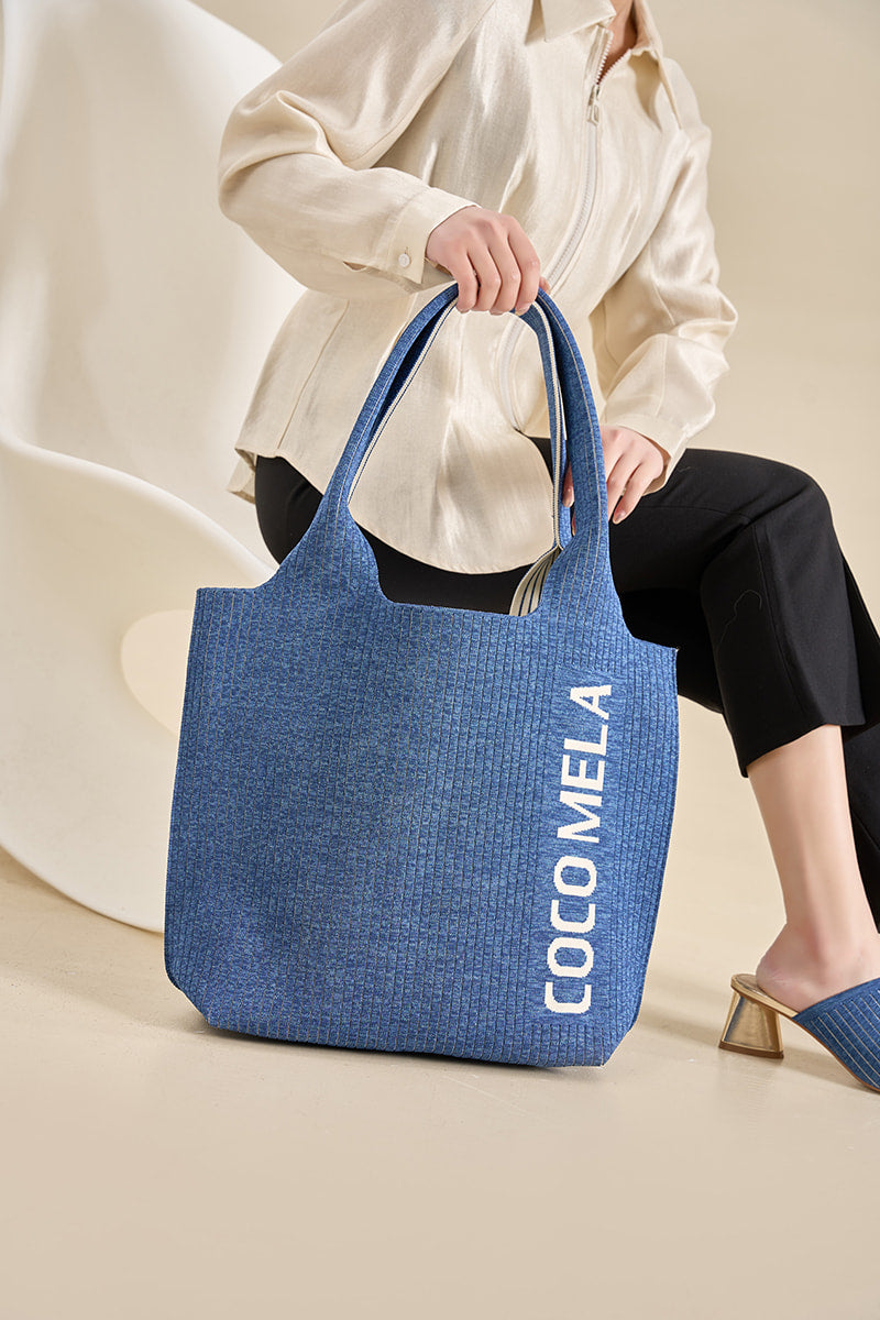 The Lightweight Tote Blue